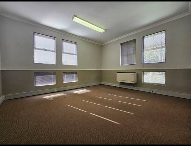 100M² BUSINESS CENTRE TO LET IN SILVER LAKES